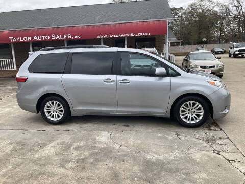 2017 Toyota Sienna XLE 8-Passenger