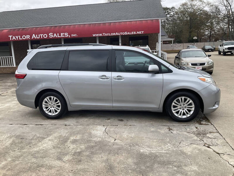 2017 Toyota Sienna XLE 8-Passenger