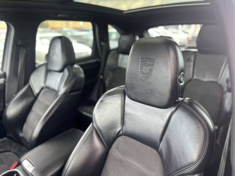 2017 Porsche Cayenne Platinum Edition