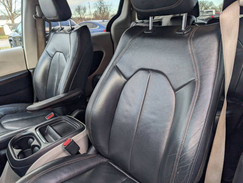 2017 Chrysler Pacifica Touring-L