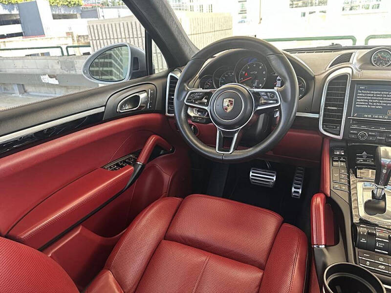 2016 Porsche Cayenne GTS
