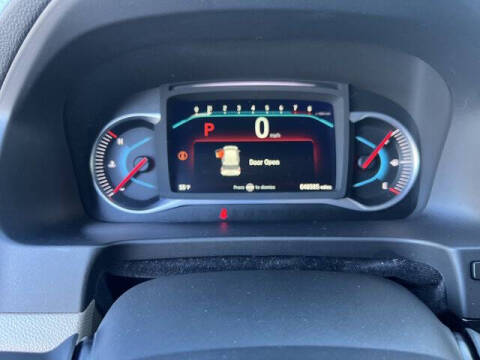 2022 Honda Pilot Touring w/Rear Captain's Chairs