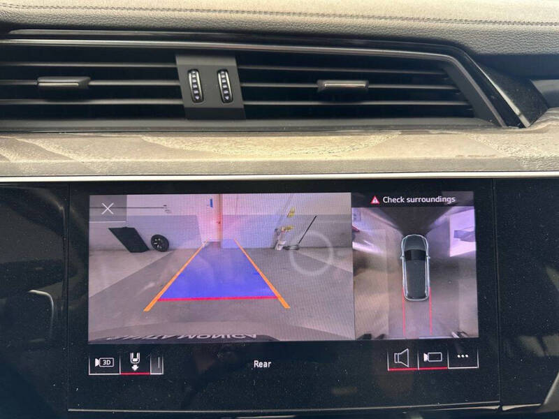 2021 Audi e-tron quattro Premium