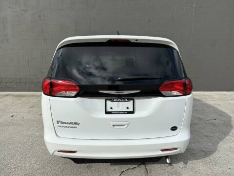 2022 Chrysler Voyager LX