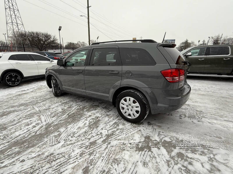 Used 2019 Dodge Journey SE with VIN 3C4PDCAB8KT746416 for sale in Detroit, MI