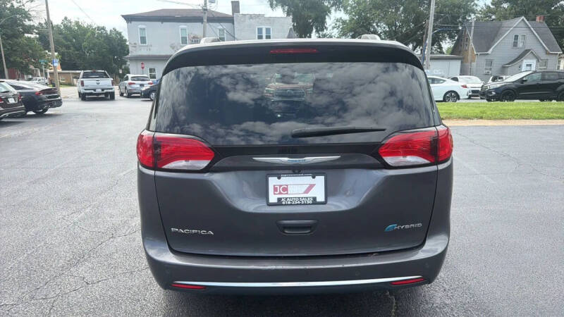2017 Chrysler Pacifica Hybrid Platinum