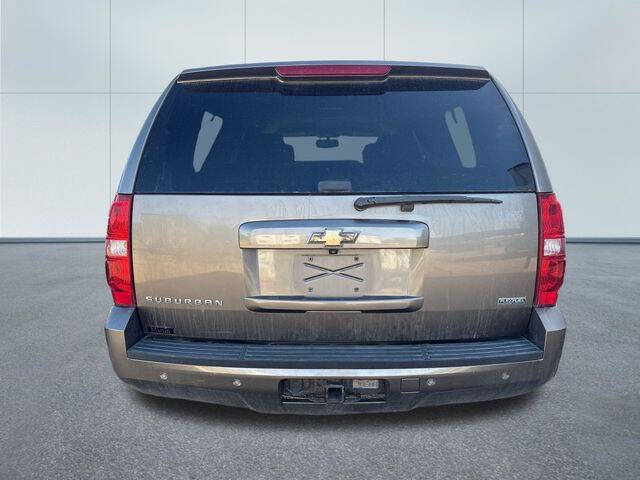 2011 Chevrolet Suburban LS