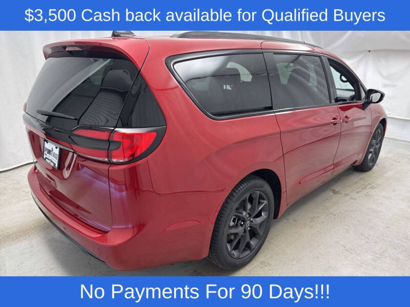 2026 Chrysler Pacifica Select