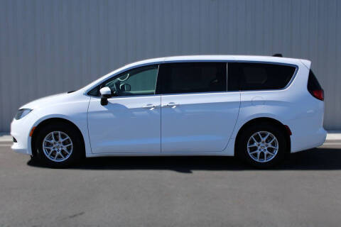 2022 Chrysler Voyager LX