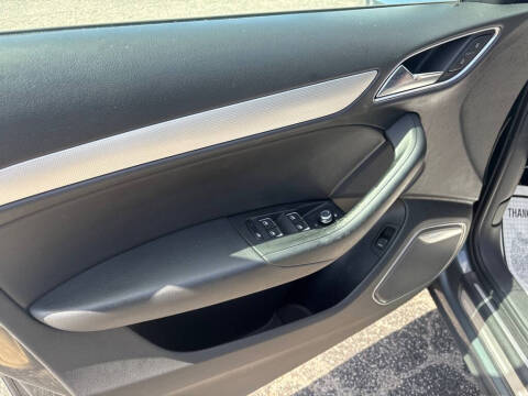 2016 Audi Q3 2.0T quattro Prestige