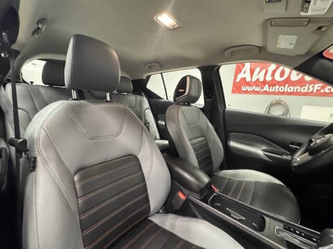 2022 Nissan Kicks SR