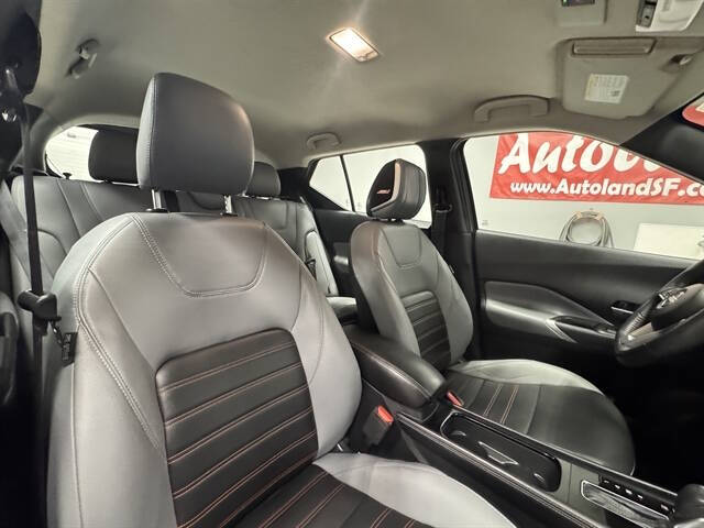 2022 Nissan Kicks SR