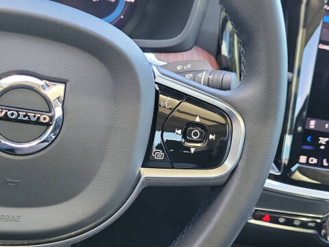 2024 Volvo S60 Recharge T8 Plus Dark Theme