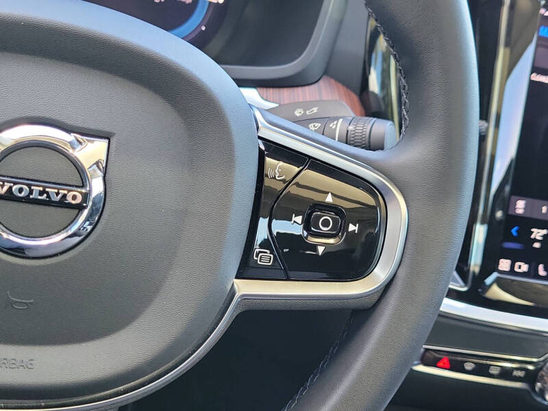 2024 Volvo S60 Recharge T8 Plus Dark Theme