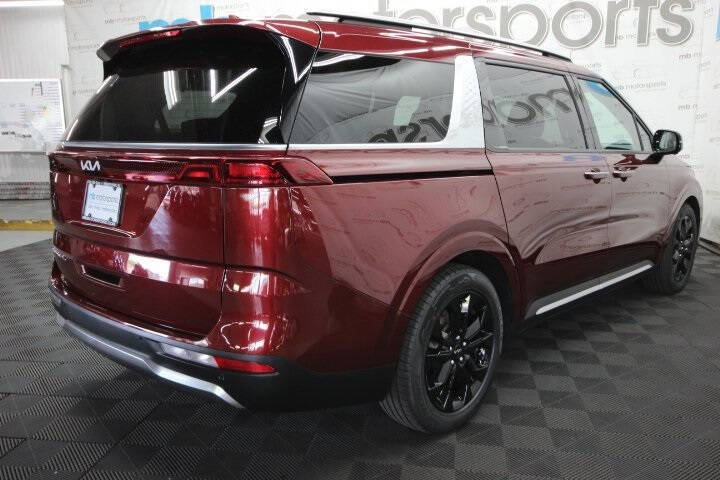 2022 Kia Carnival SX