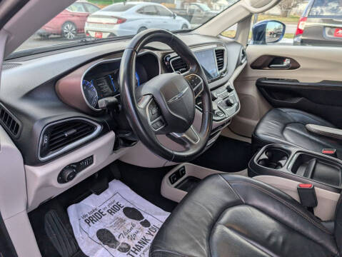 2017 Chrysler Pacifica Touring-L