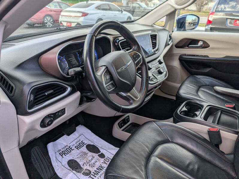 2017 Chrysler Pacifica Touring-L