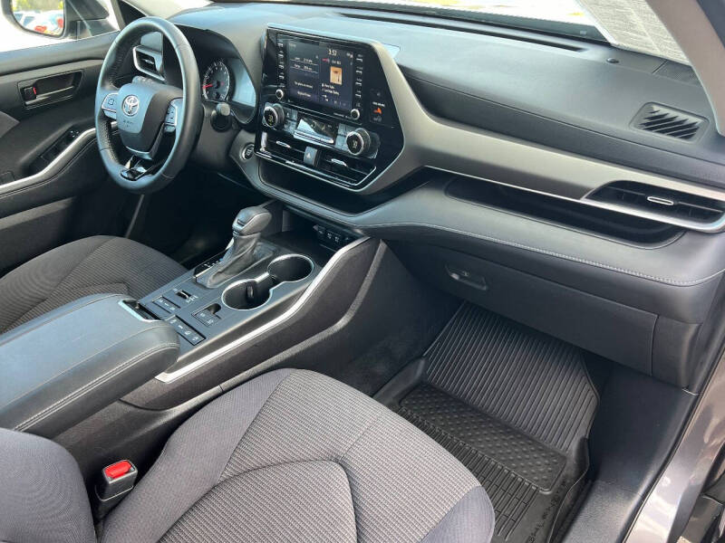 2021 Toyota Highlander LE