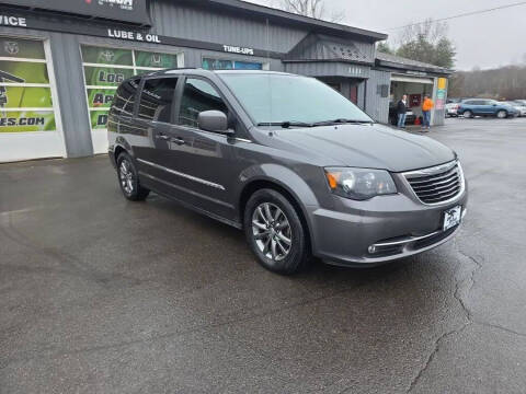 2016 Chrysler Town and Country S