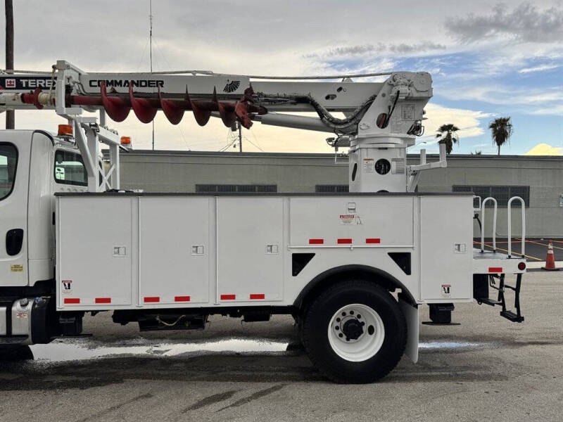 2017 Freightliner M2 106