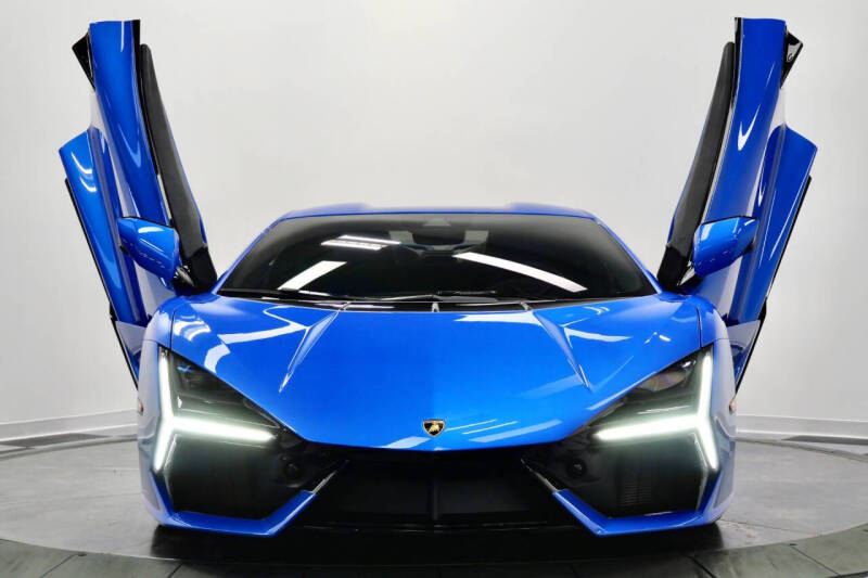 2024 Lamborghini Revuelto