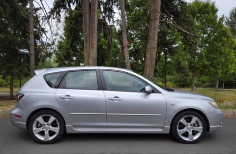 2004 Mazda MAZDA3 for sale at CLEAR CHOICE AUTOMOTIVE in Milwaukie OR