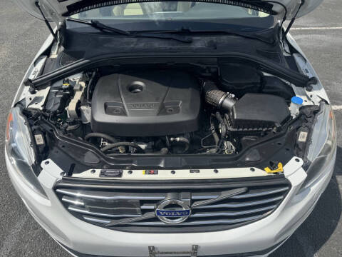 2016 Volvo XC60 T6 Drive-E Platinum