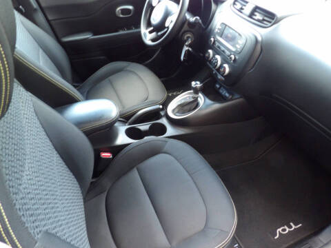 2016 Kia Soul +