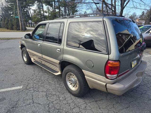 2000 Mercury Mountaineer for sale at QUEENSGATE AUTO SALES in York, PA