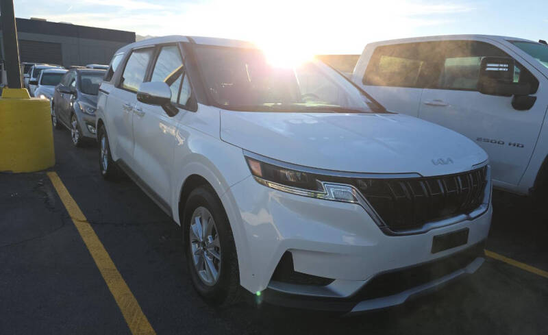 2024 Kia Carnival LX's photo