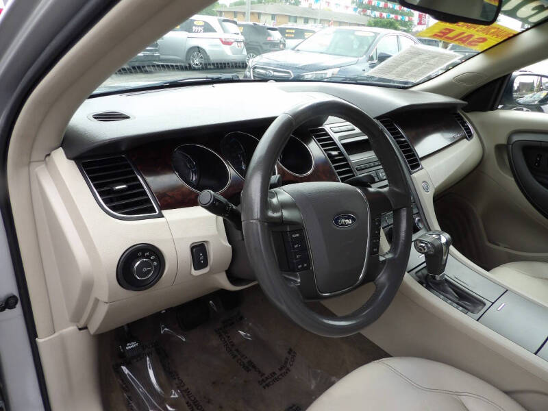 2012 Ford Taurus SEL