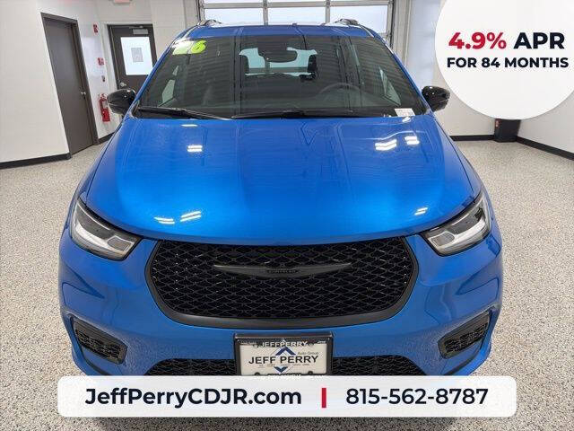 2026 Chrysler Pacifica Select