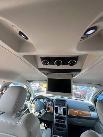 2009 Chrysler Town and Country Limited