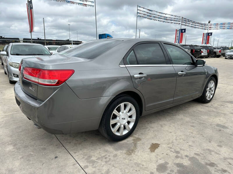 2010 Lincoln MKZ Base photo 5