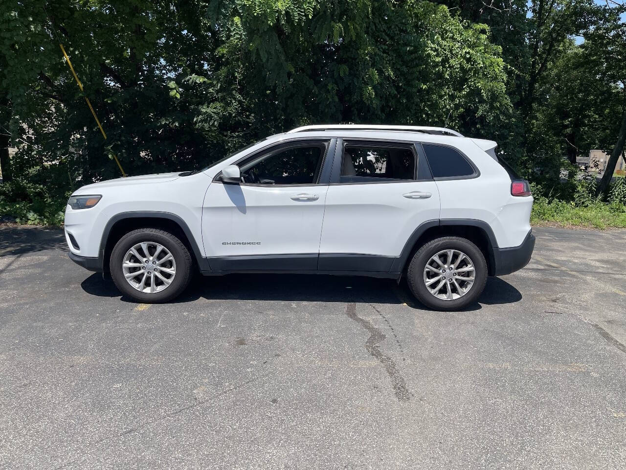 View vehicle photo 4