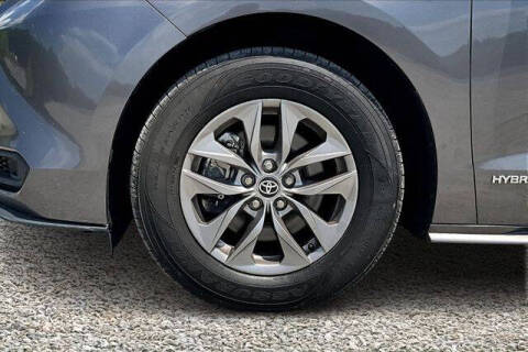 2021 Toyota Sienna LE 8-Passenger