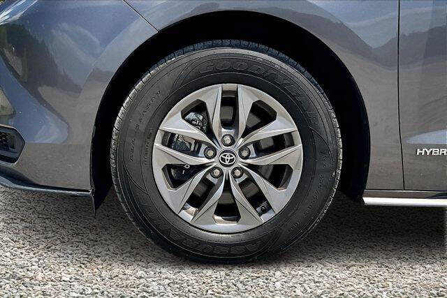 2021 Toyota Sienna LE 8-Passenger