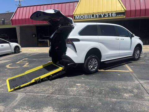 2025 Toyota Sienna LE 8-Passenger