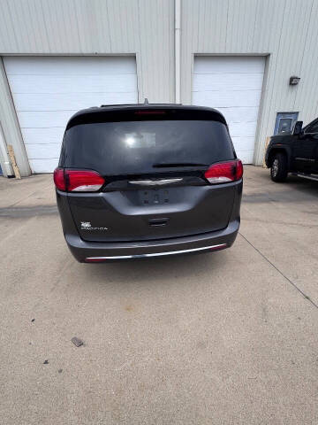 2017 Chrysler Pacifica Touring-L Plus