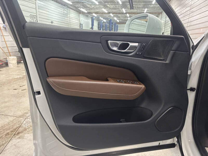 2022 Volvo XC60 B5 Inscription