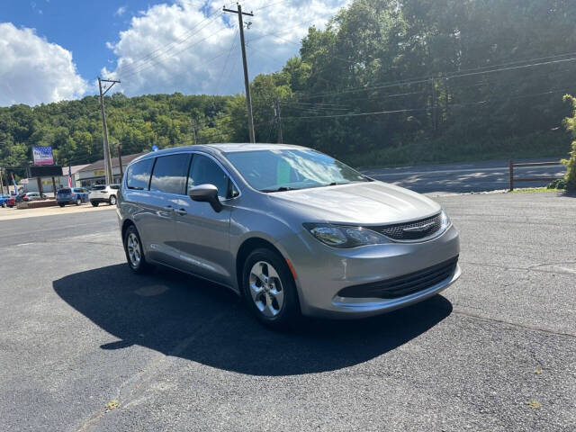 2017 Chrysler Pacifica for sale at Boardman Brothers Motor Car Company Inc in Pottsville, PA