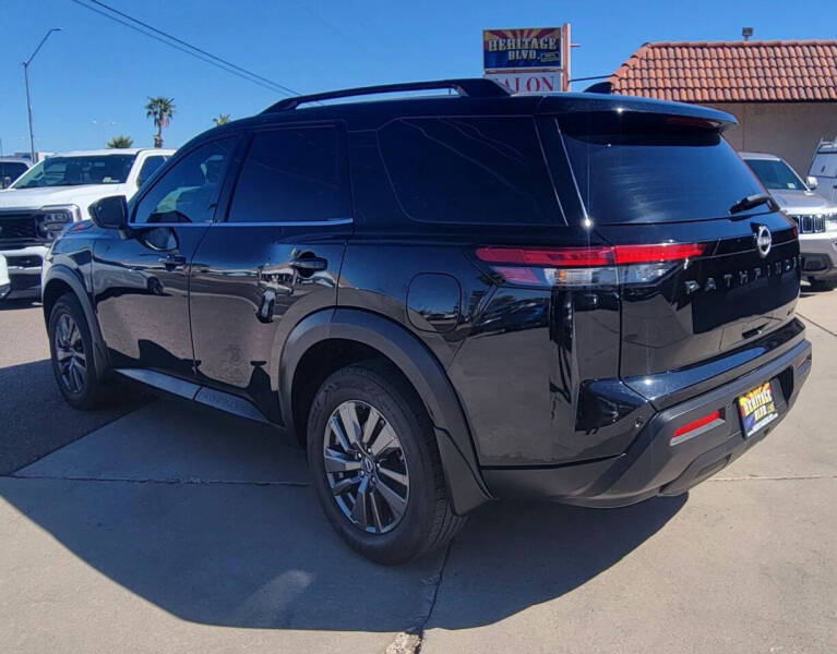 2022 Nissan Pathfinder SV