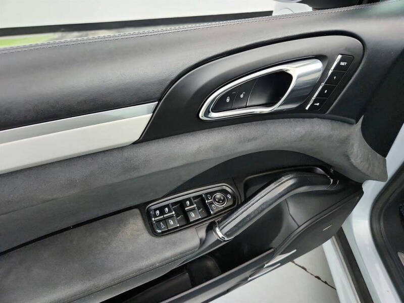 2016 Porsche Cayenne GTS