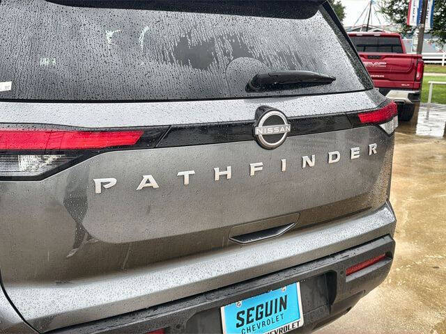 2025 Nissan Pathfinder SV