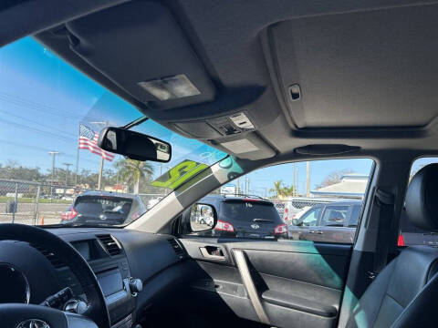 2012 Toyota Highlander SE