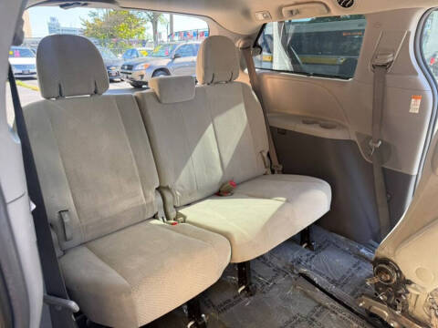 2016 Toyota Sienna LE 7-Passenger