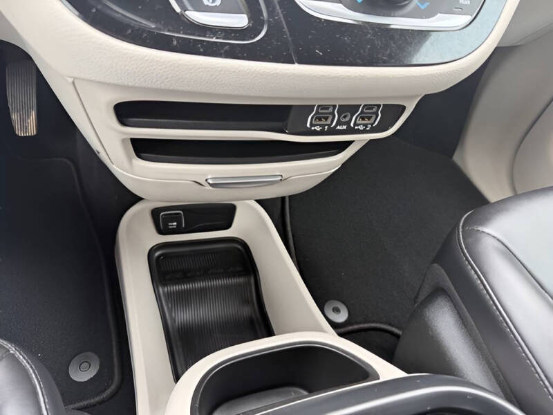 2023 Chrysler Pacifica Touring L