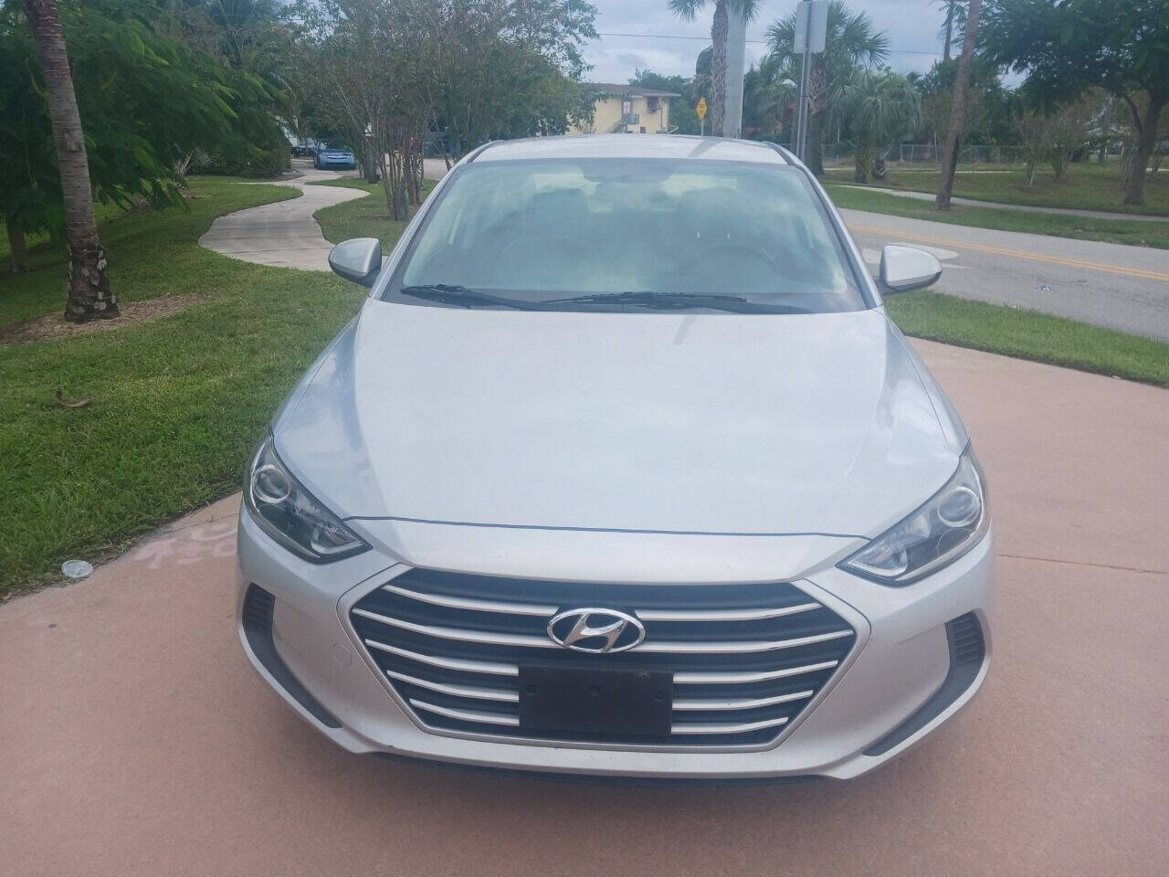 2017 HYUNDAI Elantra Sedan - $10,900