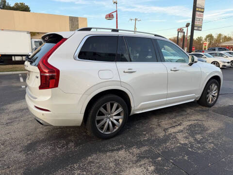 2017 Volvo XC90 T6 Momentum