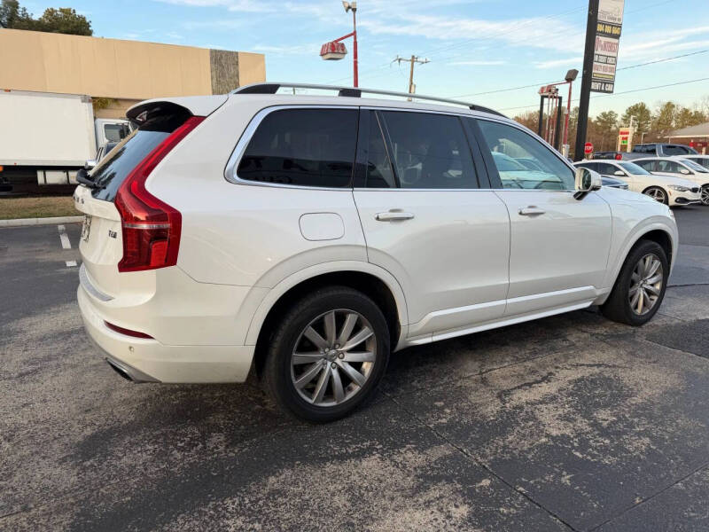 2017 Volvo XC90 T6 Momentum